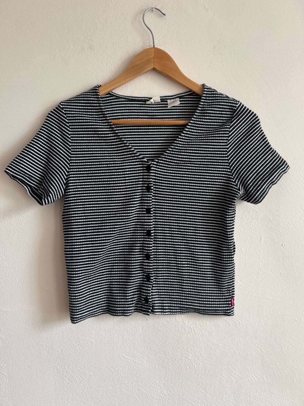 Levi’s Ribbed Button Front Top – Navy & White Stripe Stretchy Crop Baby Tee